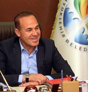 Gürsel Tekin ile Hüseyin Sözlü birbirine girdi!