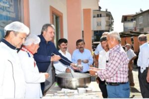 Milletvekili Muharrem Varlı gündüz ilçede, akşam köylerde…