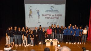 Çukurova Belediyesi ADS Kadın Voleybol Takımının tanıtım toplantısı yapıldı