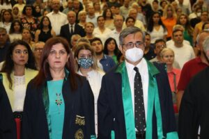 Çukurovalı Üniversitesi Tıp Fakültesinde 408 Birinci Sınıf Öğrencisi Beyaz Önlüklerini Törenle Giydi