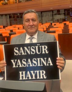 Gürer: “RTÜK ve BİK yetmedi sansür tasarısı da geldi”
