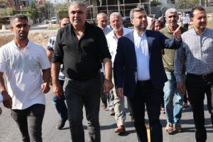 YÜREĞİR’DE SICAK ASFALT ÇALIŞMALARI DEVAM EDİYOR