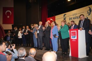 CHP’YE BEŞYÜZ KİŞİ KATILDI