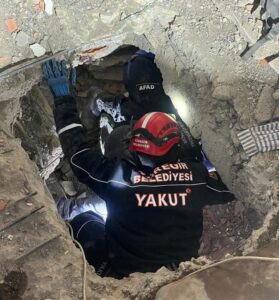 YÜREĞİR BELEDİYESİ TÜM İMKÂNLARIYLA SEFERBER OLDU