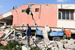 Ayhan Barut’tan depremde enkaz altında kalan AKP iktidarına sert tepki