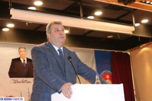 MHP Adana Milletvekili Muharrem Varlı, Muharrem Gülergin Stadının lig oynanacak kriterlere uyması adına Gençlik ve Spor Bakanı Mehmet Muharrem Kasapoğlu’nu ziyaret etti.
