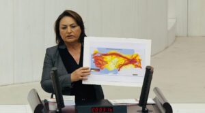 CHP Adana Milletvekili Dr. Müzeyyen Şevkin, kamu bankalarının vatandaşa vermesi gereken deprem kredilerini vermemek için çaba sarf ettiğini savundu