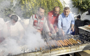Adana usulü moral, Kebaplar depremzedeler için