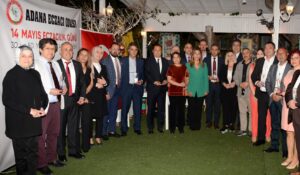 Meslekte 50 ve 30 Yılını dolduran Eczacılara Plaket