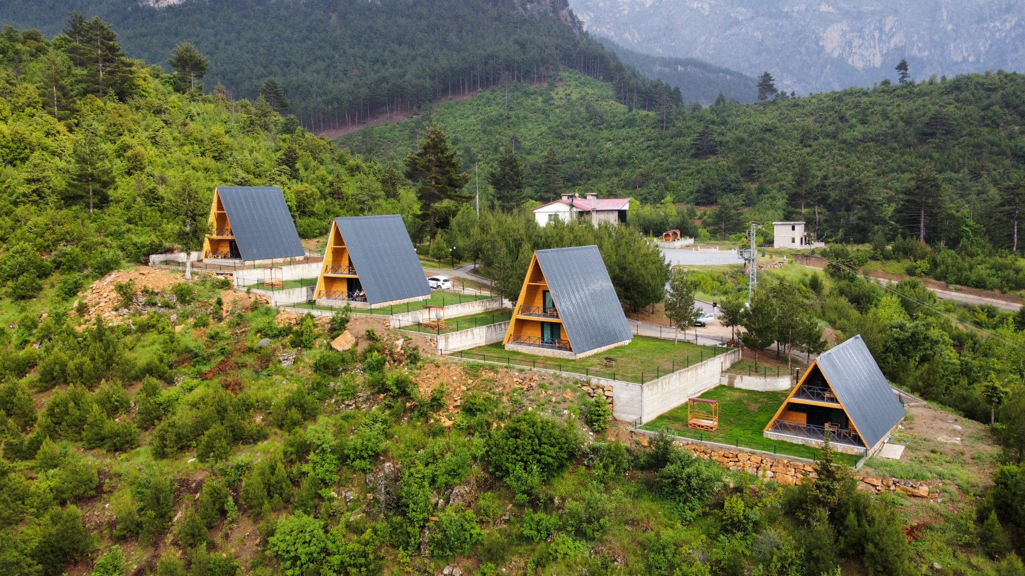 Pozantı Belediyesi Atölye Ekibinden Yeni Seyir Tahtı