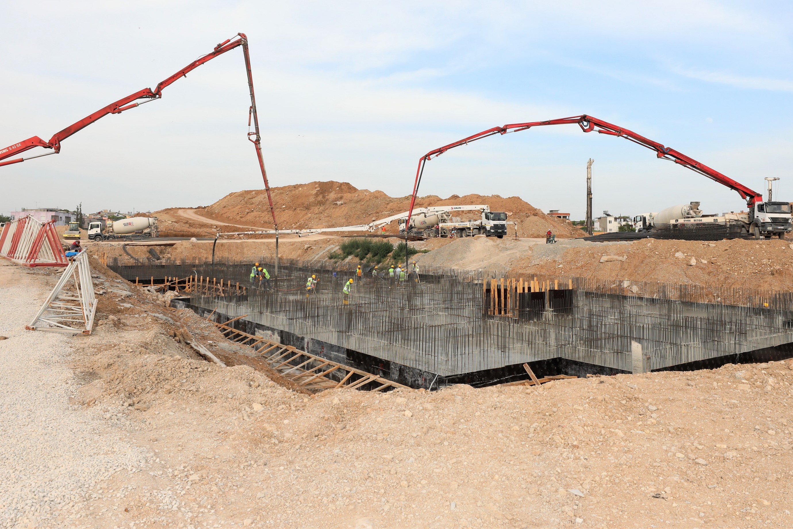 ŞEHİT ERKUT AKBAY SAĞLAM TEMELLER ÜZERİNE YÜKSELİYOR