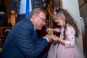 BAŞKAN AKAY: KÜSLÜKLERİ SONLANDIRALIM, TEK YÜREK OLALIM