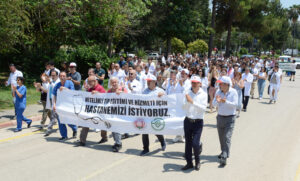 Öğretim Üyeleri, Hekim ve Öğrenciler ÇÜ Balcalı Hastanesi İçin Yürüdü
