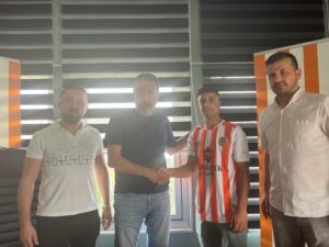 Adana 1954 FK, Adana Vefa Spor’dan Ezdin Uçar ile anlaştı.