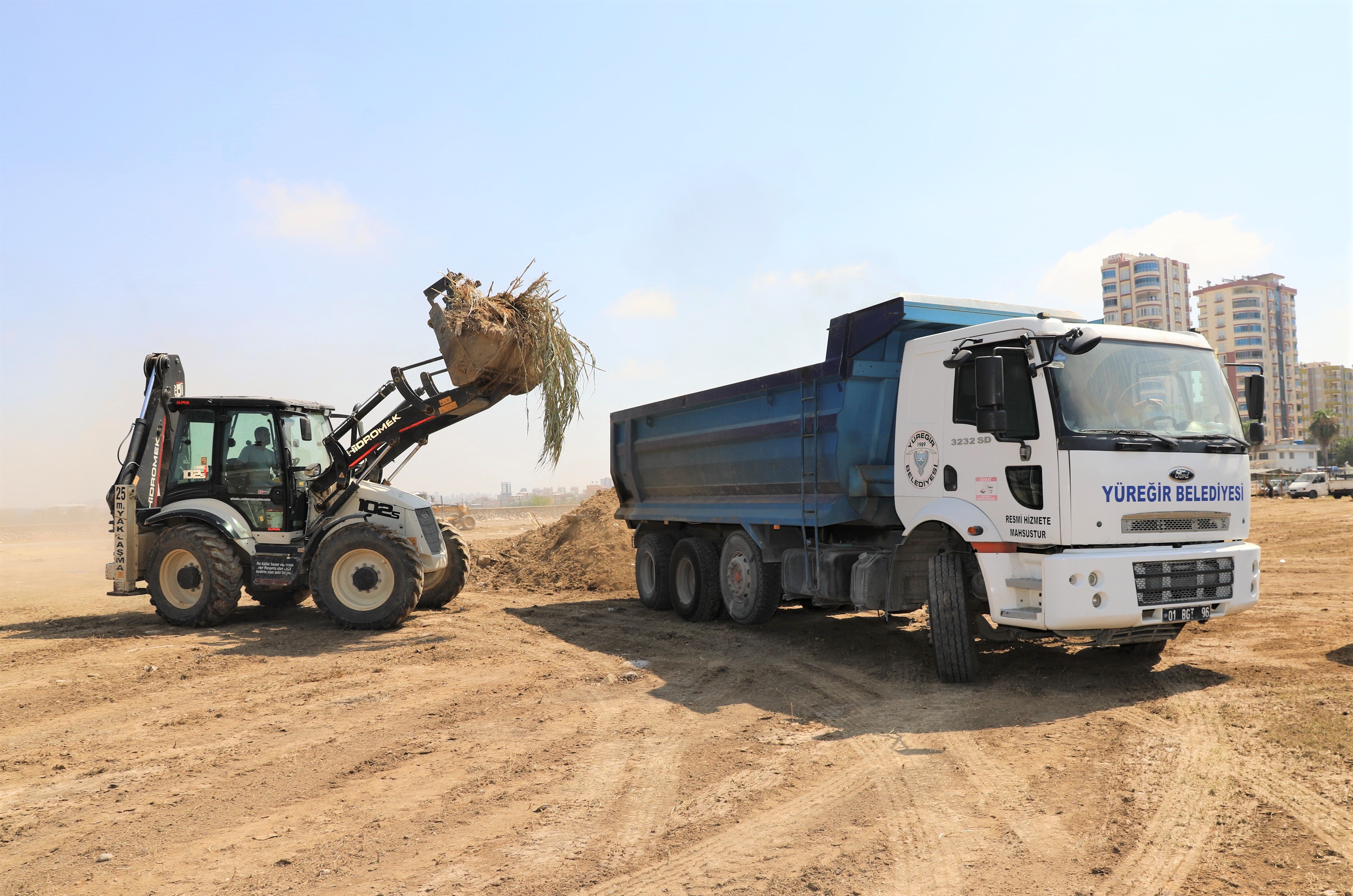 YÜREĞİR’DE BAYRAM SONRASI YOĞUN TEMİZLİK