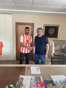 Adana 1954 FK, transferde ince eleyip sık dokuyor.