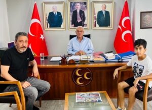 Adana 1954 FK’nın Başkanı Menderes Kutlu, oğlu Murat Gürbüz ile birlikte MHP İl Başkanı Yusuf Kanlı’yı ziyaret etti.