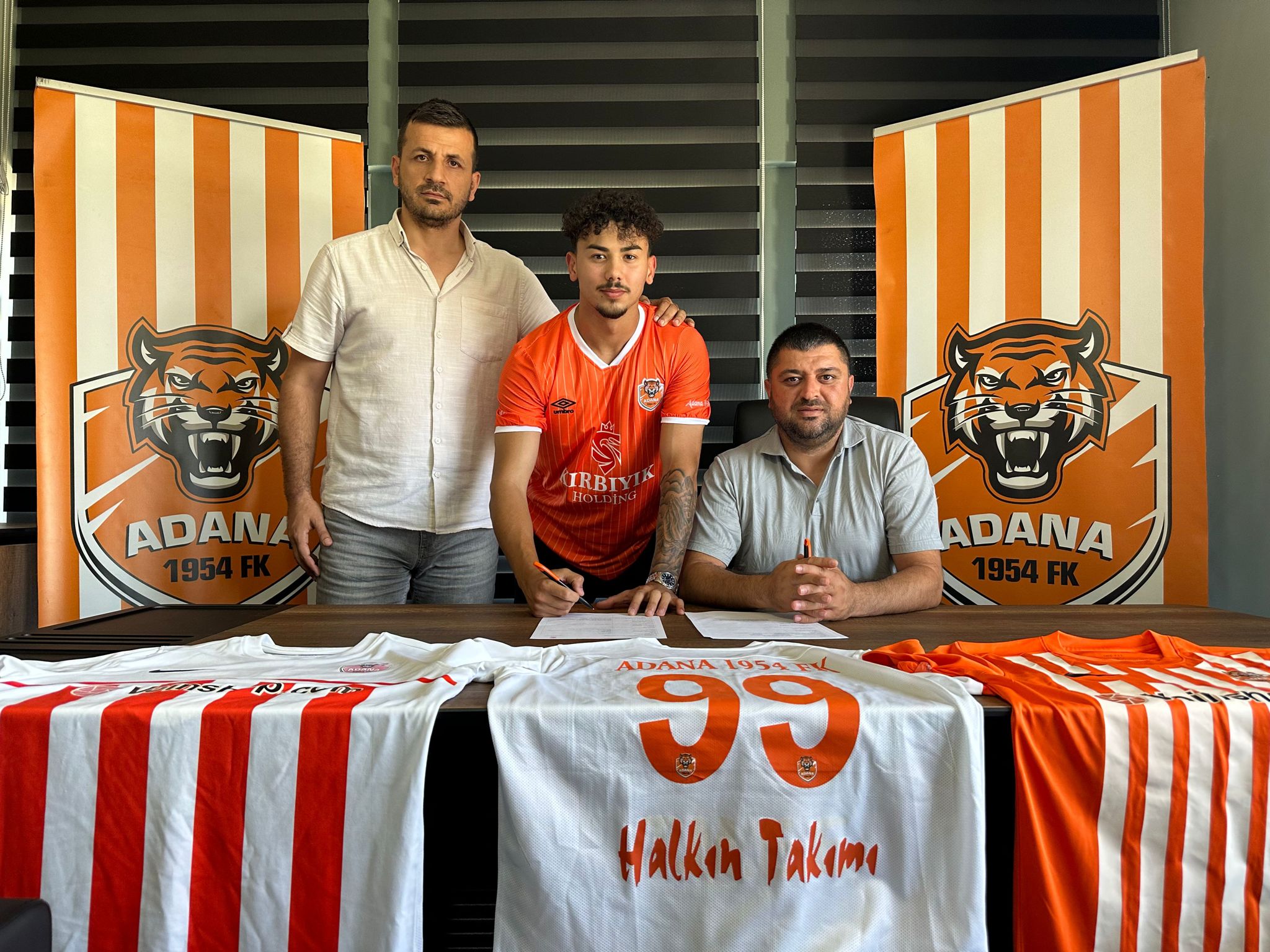 Adana 1954 FK’da transfer çalışmaları devam ediyor.