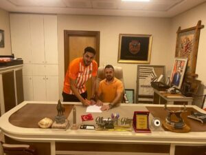 1954 FK’nın yönetimi Adanaspor’dan orta saha oyuncusu Mehmet Sefa Etöz’ü renklerine dâhil etti.