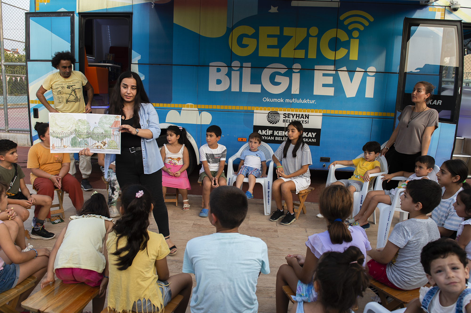 SANAT SEYHAN SOKAKLARINDA