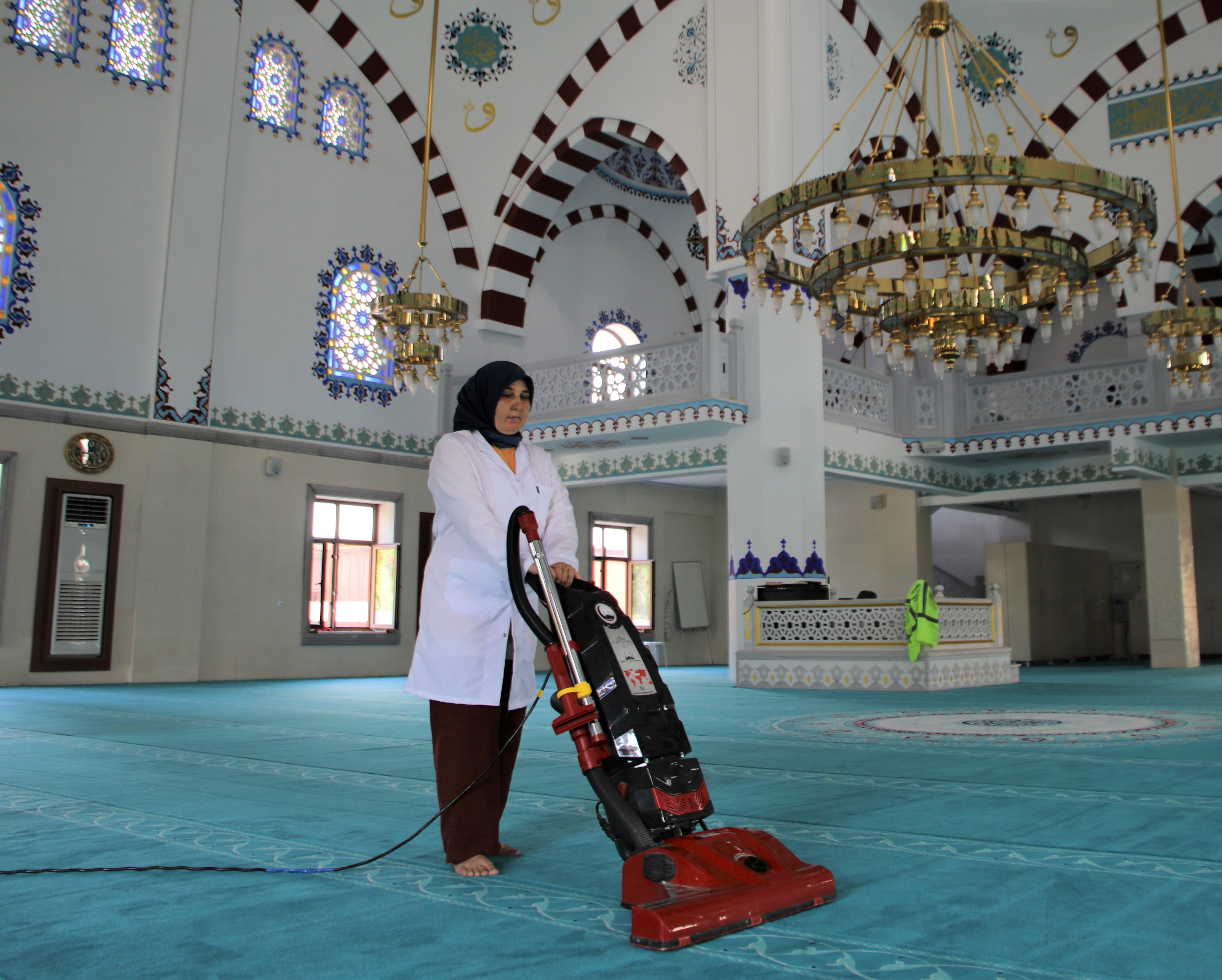 YÜREĞİR BELEDİYESİ İBADETHANE TEMİZLİKLERİNİ SÜRDÜRÜYOR