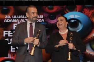 ALTIN KOZA’DA ONUR ÖDÜLLERİ, PERRAN KUTMAN VE CİHAN ÜNAL’A VERİLDİ