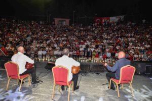 Büyük Ozan Aşık Veysel’e ithaf edilen 2. Bağlama Günleri, Arif Sağ konseriyle sona erdi