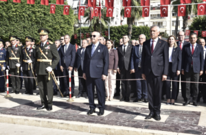 Başkan Zeydan Karalar, Yeşiloba Şehitliği Müzesi’ni gençlerle birlikte ziyaret etti