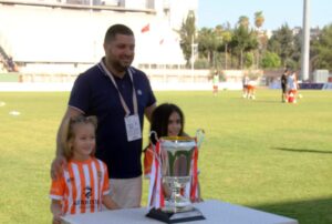 Adana 1954 fk Sultanbeyli Belediye maçını düşünüyor.