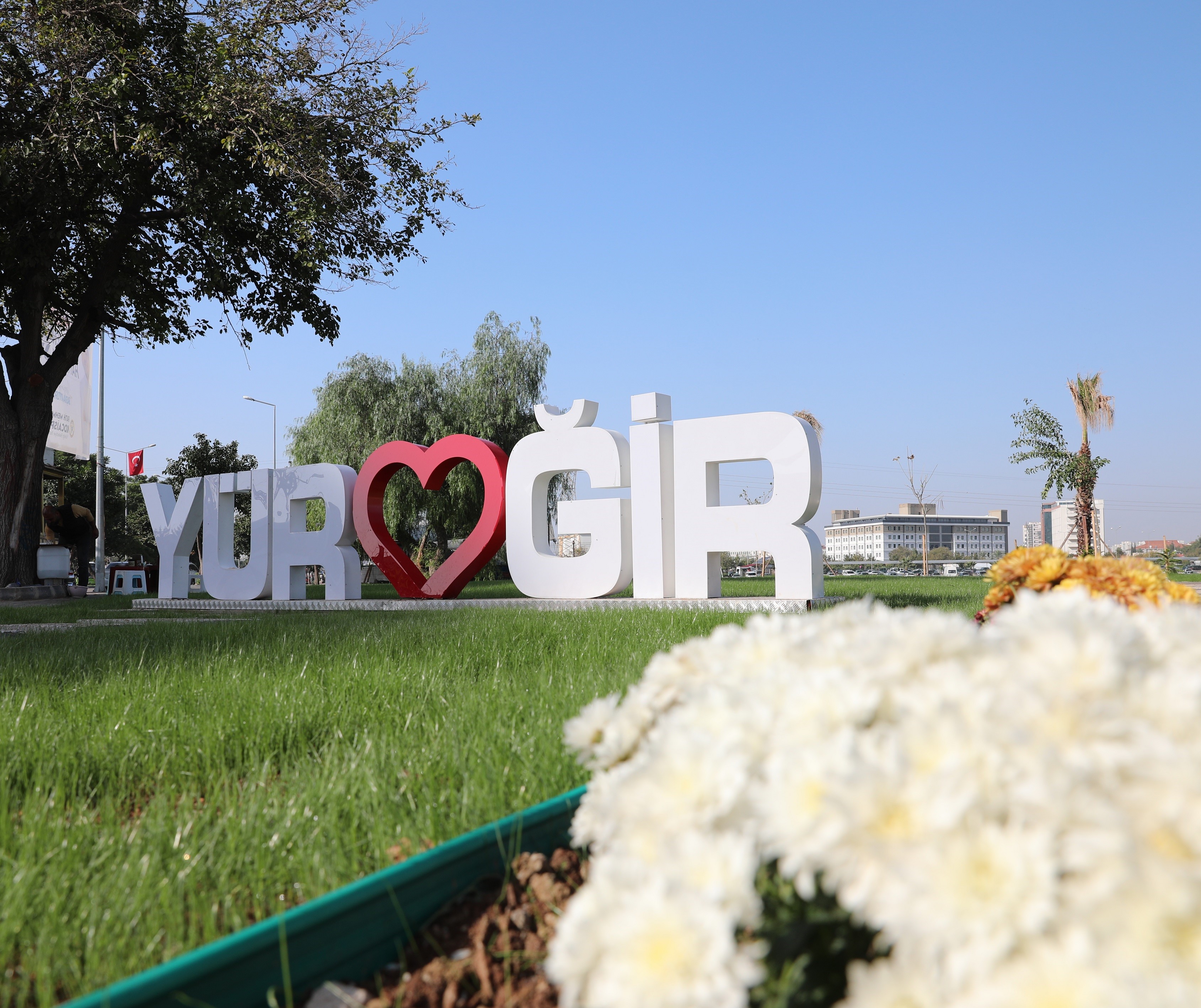 BAŞKAN KOCAİSPİR YENİ PARKTA İNCELEMELERDE BULUNDU