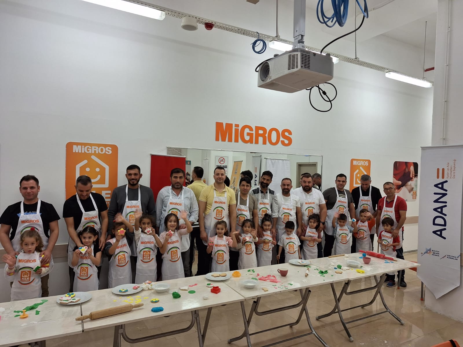 Adana Büyükşehir Belediyesi’nin Kadına Yönelik Şiddete Karşı Uluslararası Mücadele etkinlikleri sürüyor.