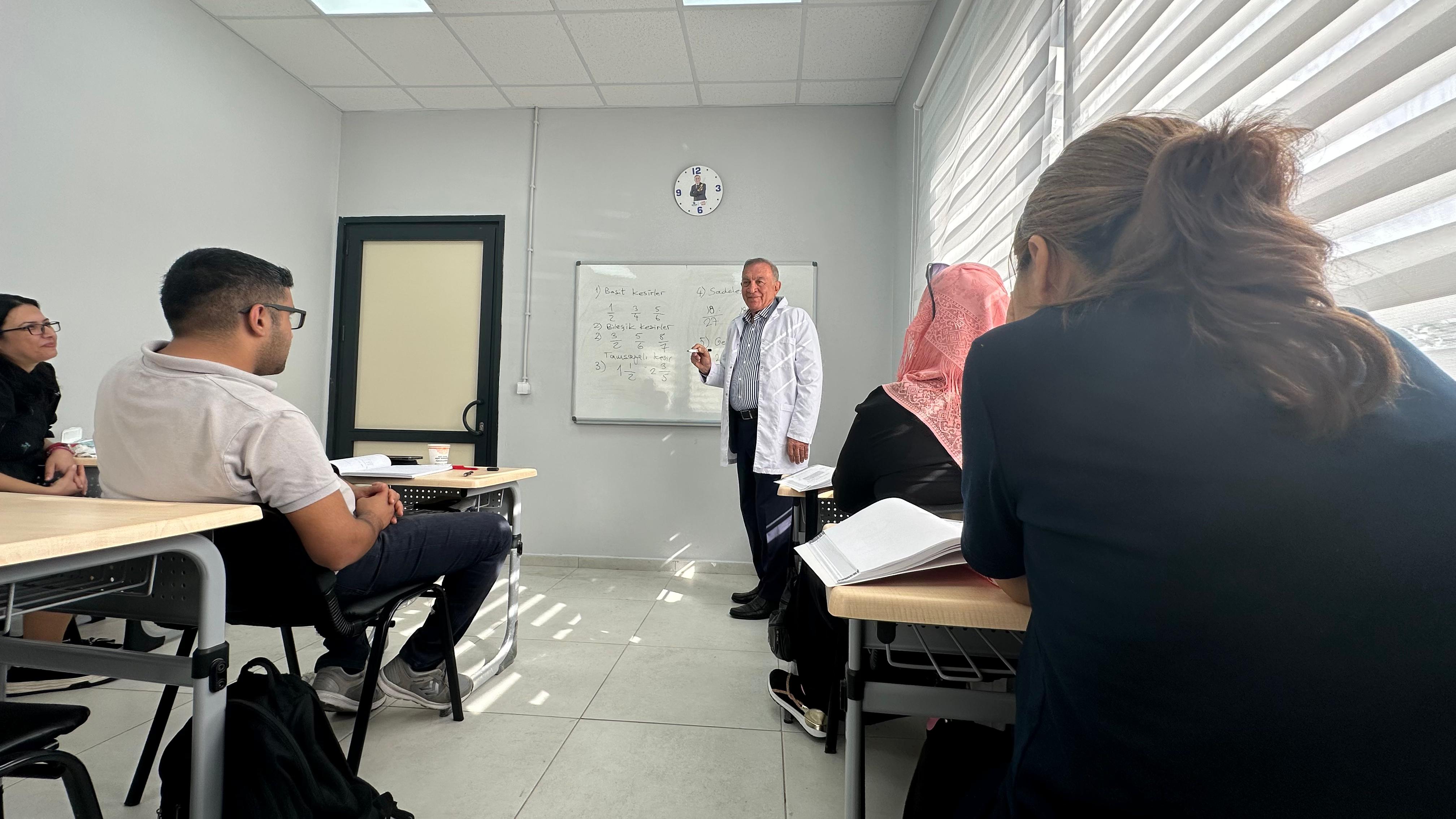 SEYHAN’DA EKPSS’YE HAZIRLIK DERSLERİ BAŞLADI