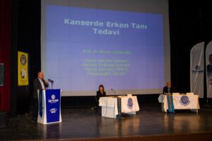 SEYHAN BELEDİYESİ’NDEN KADINLARI BİLİNÇLENDİREN PANEL