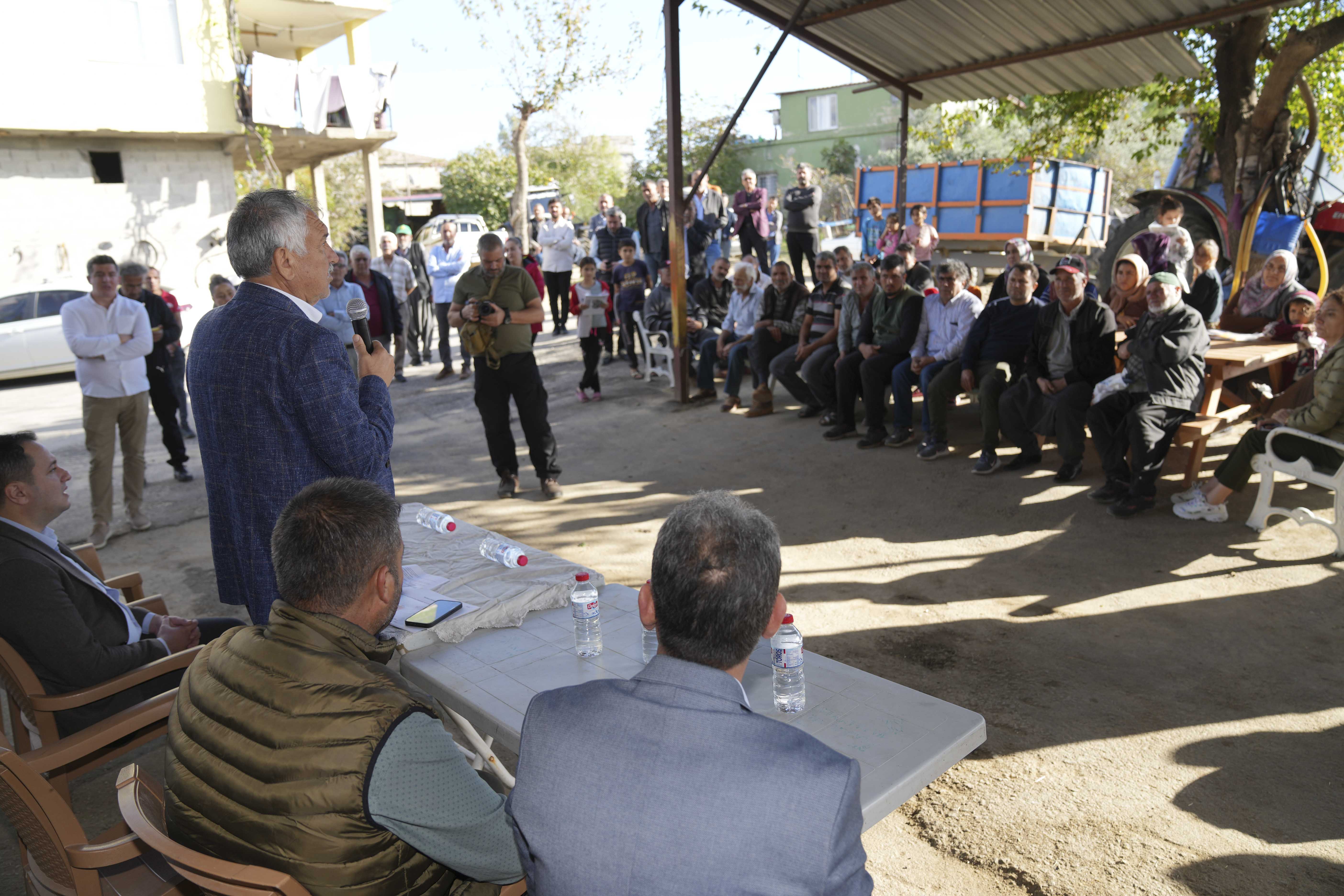 Zeydan Karalar, köy köy gezip, hemşehrilerini bizzat dinliyor