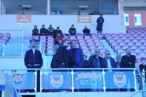 Bite×en Adana 1954 FK’nın Başkanı Menderes Kutlu ile yönetim kurulu üyeleri, Teknik kadro ve futbolcularını tebrik ettiler.