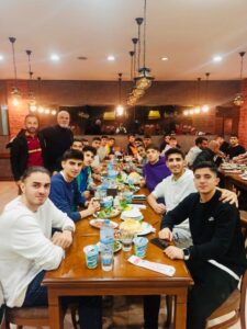 Bite×en Adana 1954 FK’ya  moral yemeği verdiler.