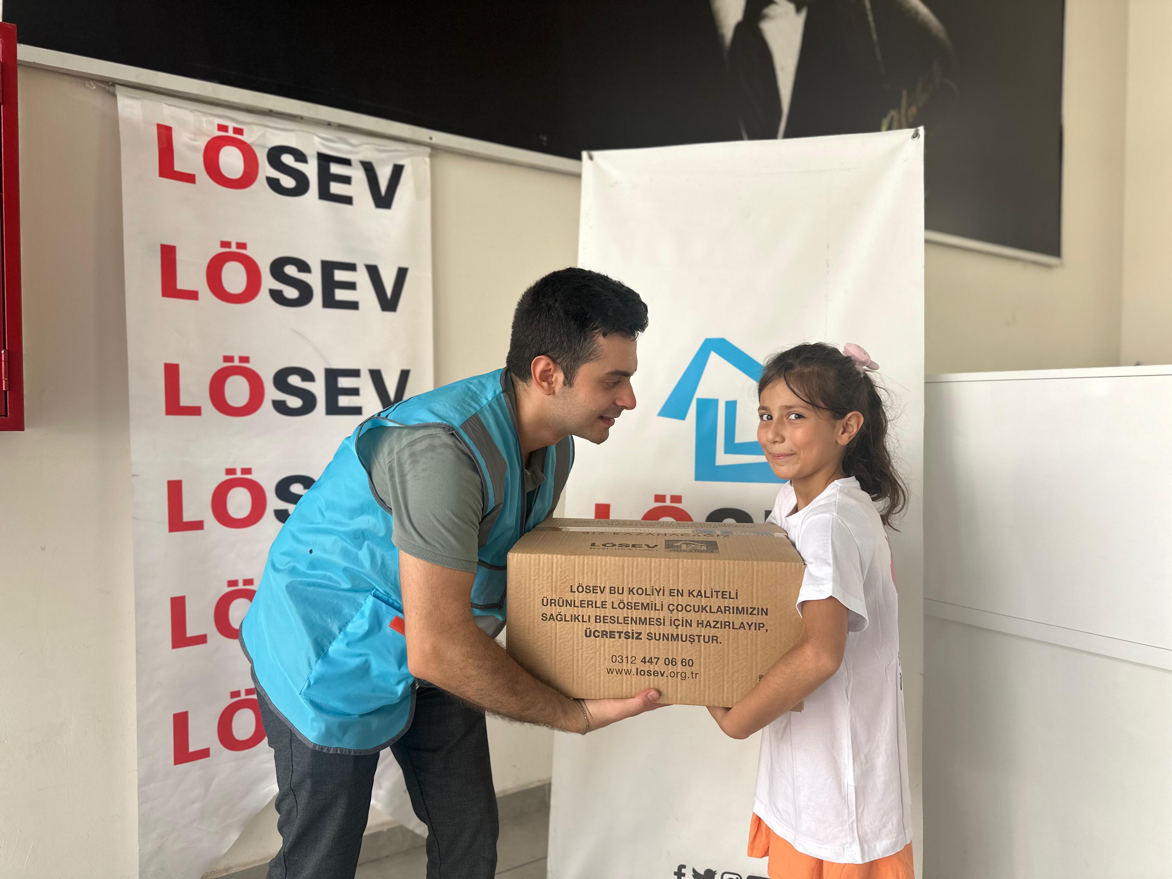 LÖSEV MUTLU ET PAKETLERİ İLE MUTLULUK PAYLAŞTIKÇA ÇOĞALIYOR