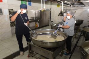 Vatandaş ucuz ve sağlıklı yemek yesin diye ‘Seyhan Mutfak’ kapılarını açıyor