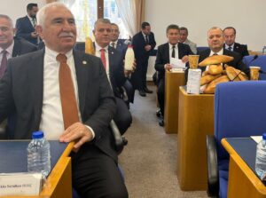 Tarım Bakanı’na süt, su ve ekmek tepkisi