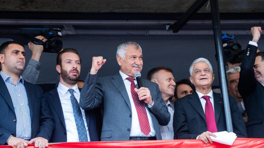 Başkan Zeydan Karalar, “Ekrem Başkanımızın yanındayız.”