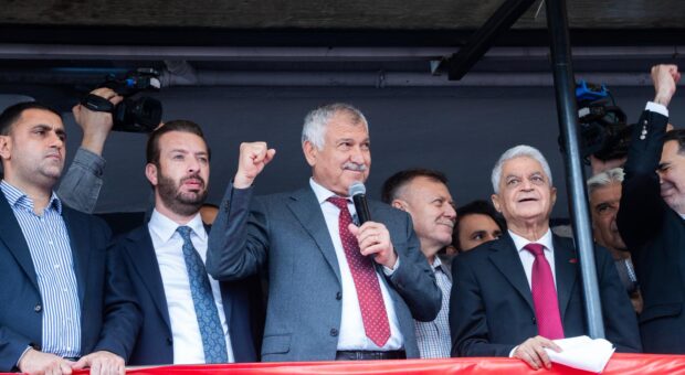 Başkan Zeydan Karalar, “Ekrem Başkanımızın yanındayız.”