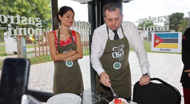 Çukurova Üniversitesinde “Dünyaları Yiyoruz” Etkinliği Farklı Kültürleri Tek Mutfakta Buluşturdu