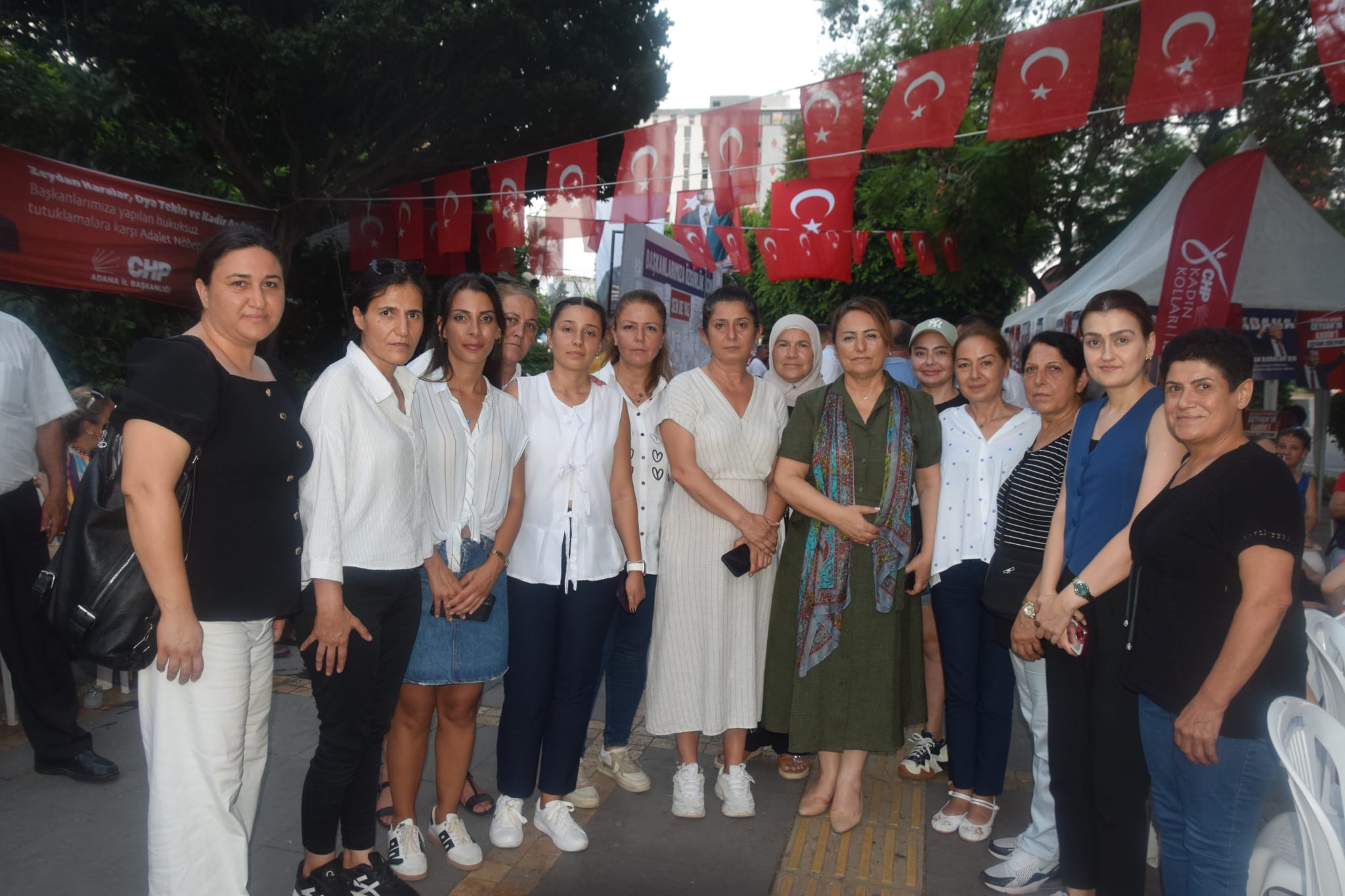 ADALET NÖBETİNİN İLK GÜNÜNDEN İTİBAREN KADINLAR ALANLARA OLMAYA DEVAM EDİYOR