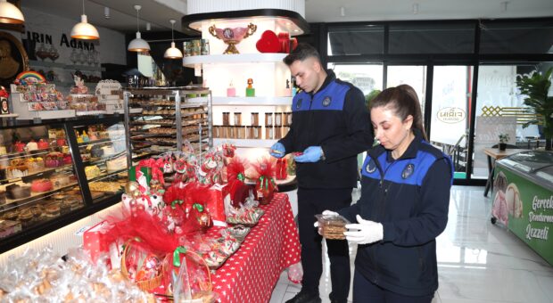 YÜREĞİR BELEDİYESİ ZABITA EKİPLERİNDEN YILBAŞI ÖNCESİ SIKI DENETİM