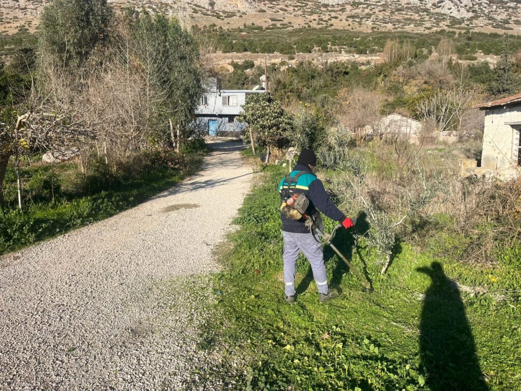 Ceyhan Belediyesi’nden Kırsal Mahallelere Eşit Hizmet