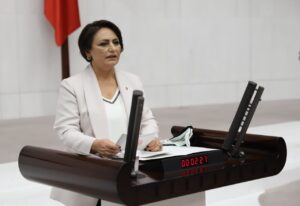 “Adana’da atıl durumda bulunan üç hastane derhal açılmalıdır”