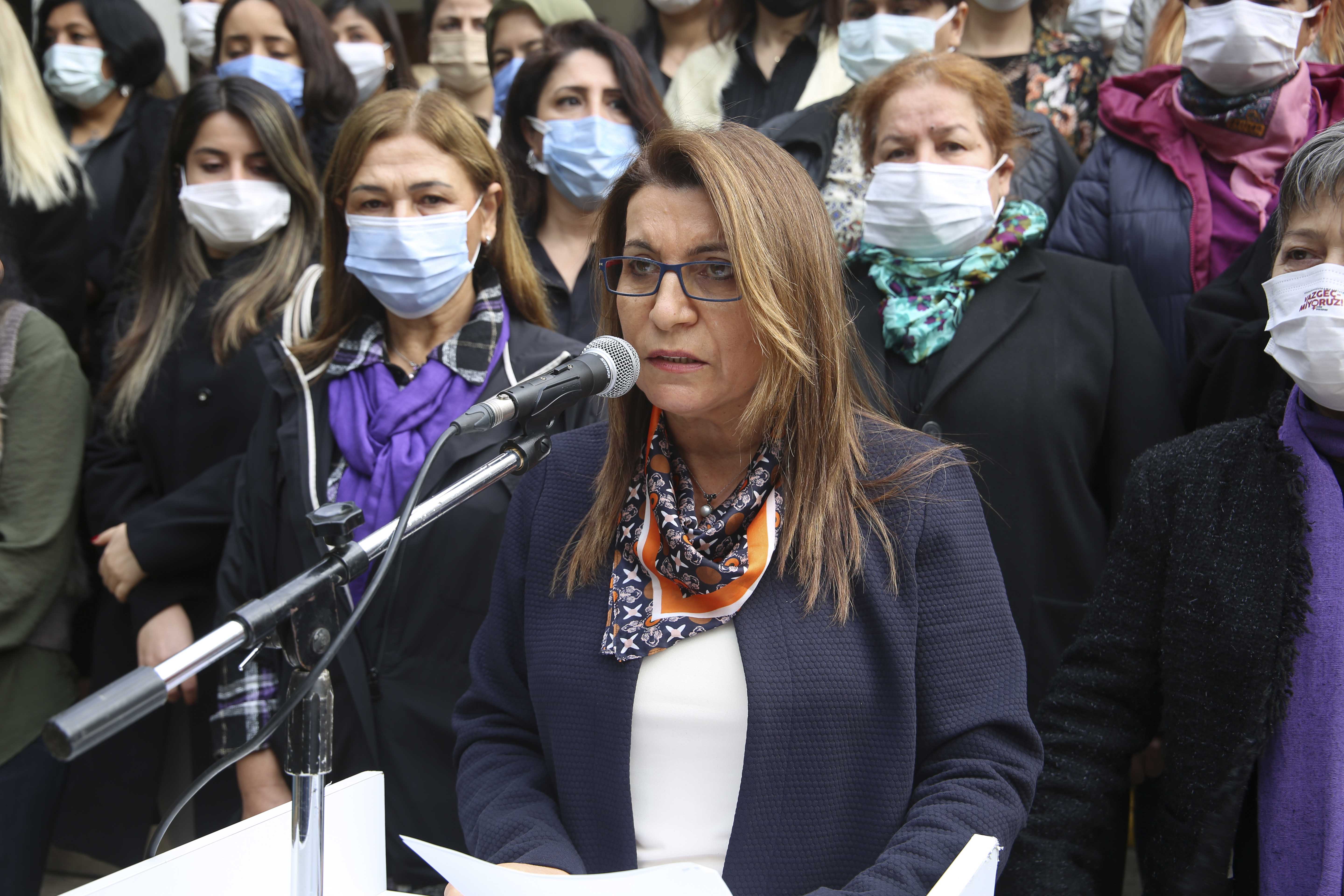 Kadınlar haklarından, eşitlik ve adaletten, İstanbul Sözleşmesi’nden vazgeçmiyor.
