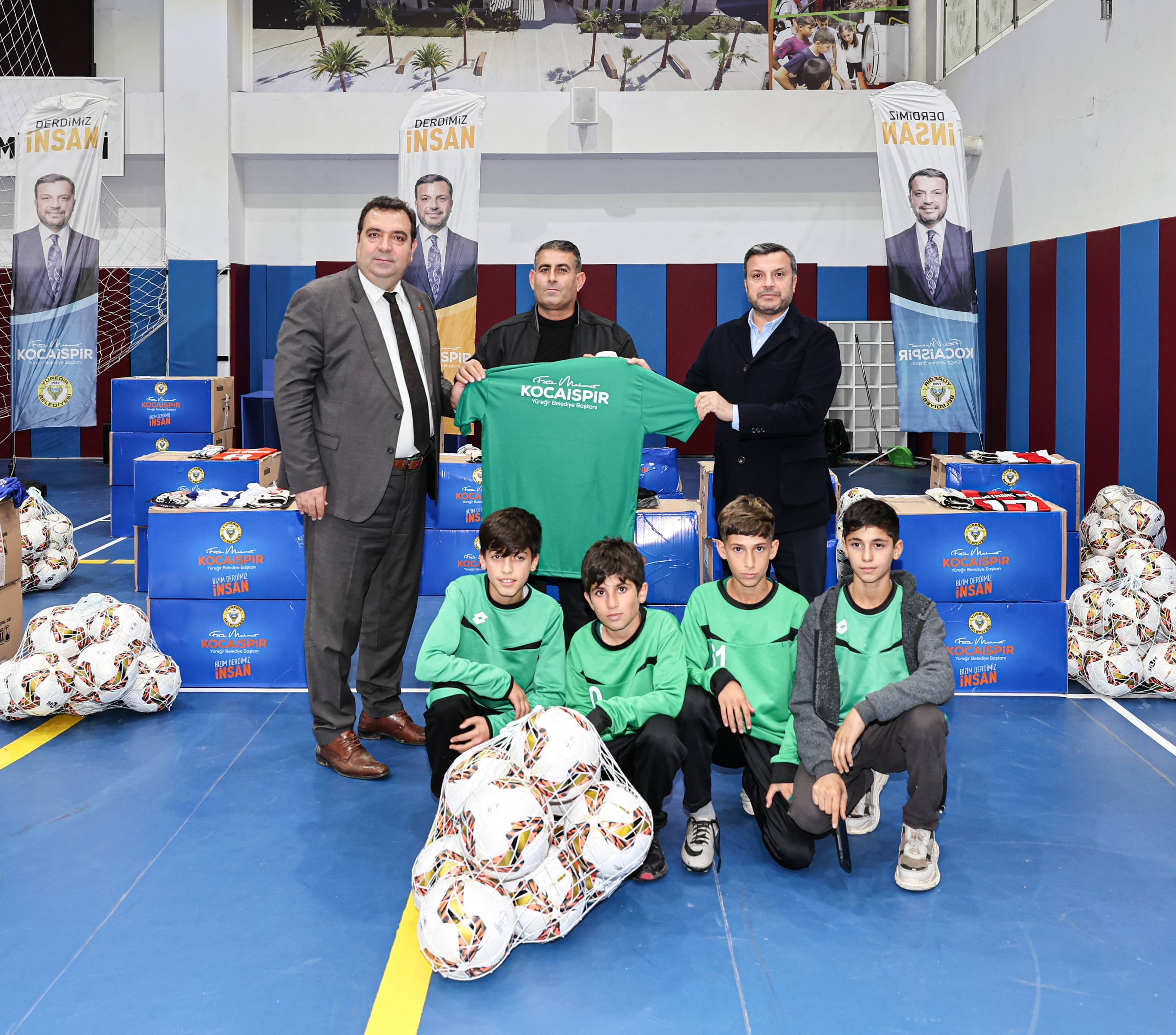 YÜREĞİR BELEDİYESİ’NDEN AMATÖR SPOR KULÜPLERİNE MALZEME DESTEĞİ