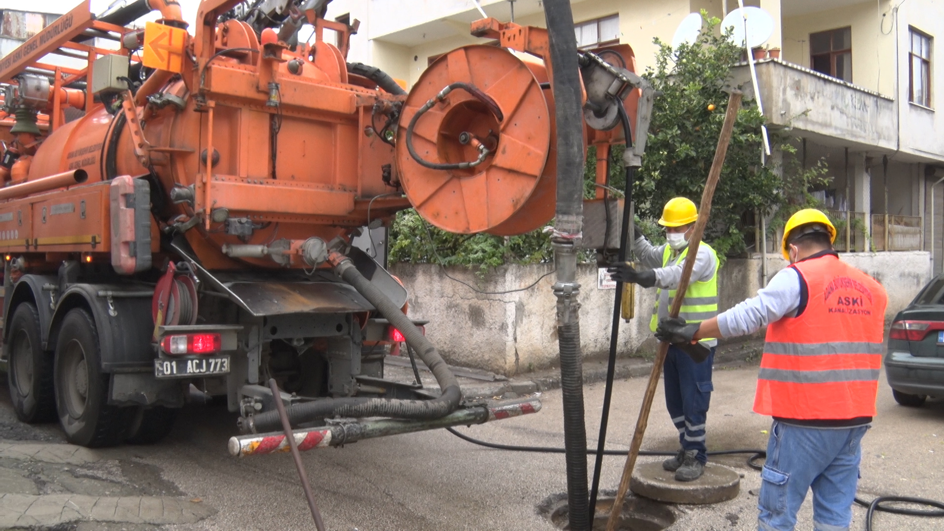Büyükşehir Adana’da su baskını problemini en aza indirmek için aralıksız çalışıyor