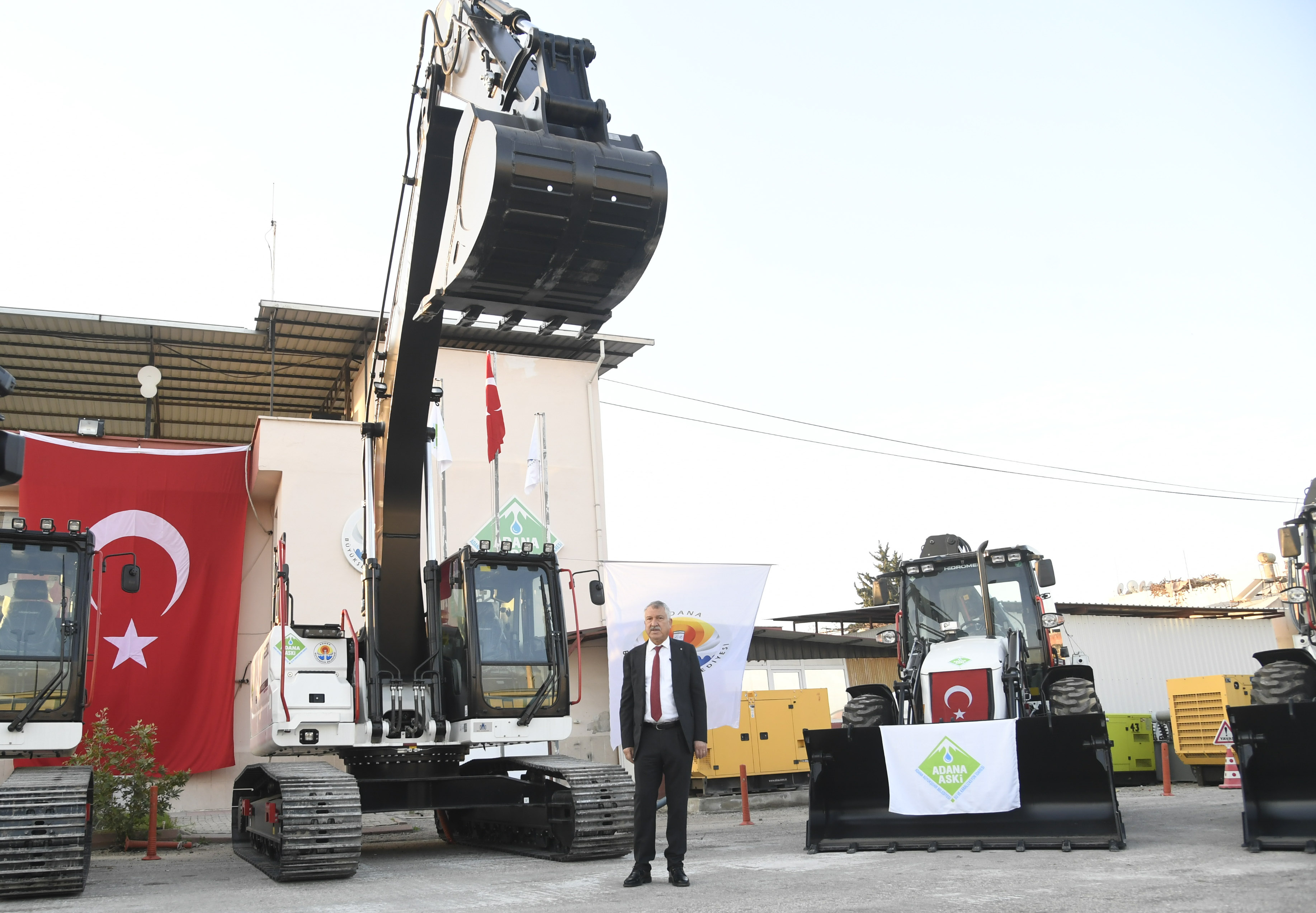 ASKİ iş makinesi filosu güçleniyor, kira parası halka hizmete dönüşüyor